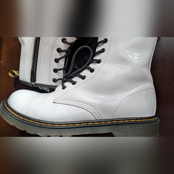 Dr. Martens 1460 Y White Lace Up Boots With Zipper. Size 7 Women, 6 Men. - Picture 8 of 12